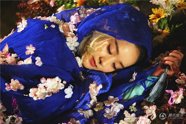 赵丽颖变身睡美人