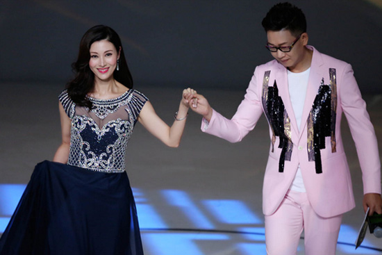 李嘉欣登场