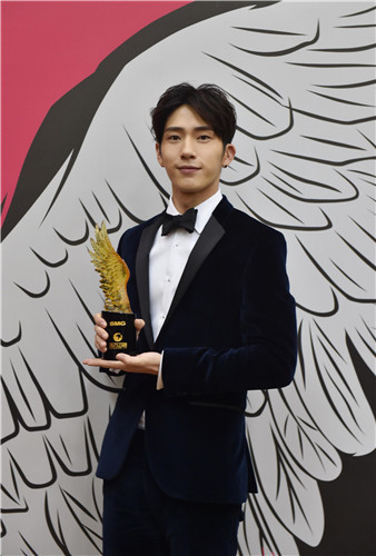 井柏然获年度电影人物奖 笑对成绩：胡巴是票房帝